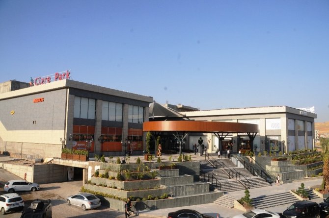 Cizre’nin ilk AVM’si hizmete açıldı