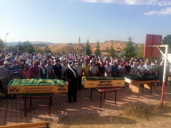 Cenaze dönüşü kazada ölen 3 kardeş, son yolculuklarına uğurlandı