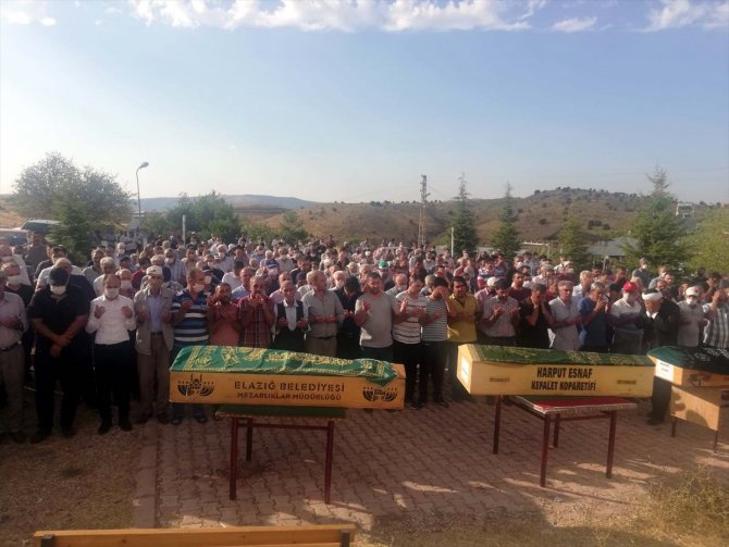 Cenaze dönüşü kazada ölen 3 kardeş, son yolculuklarına uğurlandı