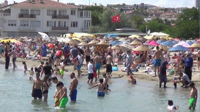 Silivri plajında sosyal mesafe unutuldu
