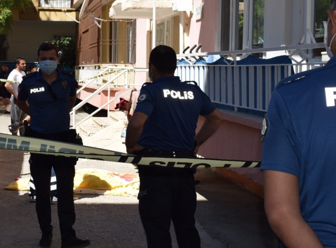 Malatya’da balkondan düşen genç kız hayatını kaybetti