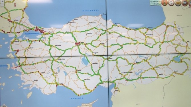 Bayram dönüşü yollar Acil Koordinasyon Merkezi’nden takip ediliyor