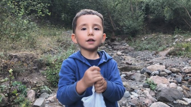 4 yaşındaki Batuhan’dan “Lütfen çevreyi kirletmeyelim” uyarısı