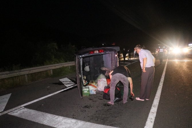 Bolu’da otomobile çarpan hafif ticari araç takla attı: 3 yaralı