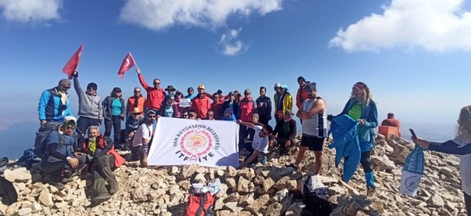 Van Büyükşehir Belediyesinin itfaiyecileri Ağrı Dağı’na tırmanacak