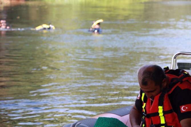 Kanalda yüzerken kaybolan 17 yaşındaki Sezgin’i 15 dalgıç arıyor