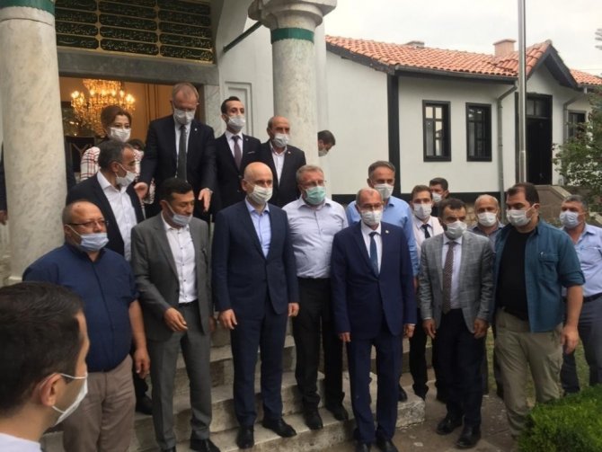 Ulaştırma ve Altyapı Bakanı Karaismailoğlu, Hayme Ana’nın türbesini ziyaret etti