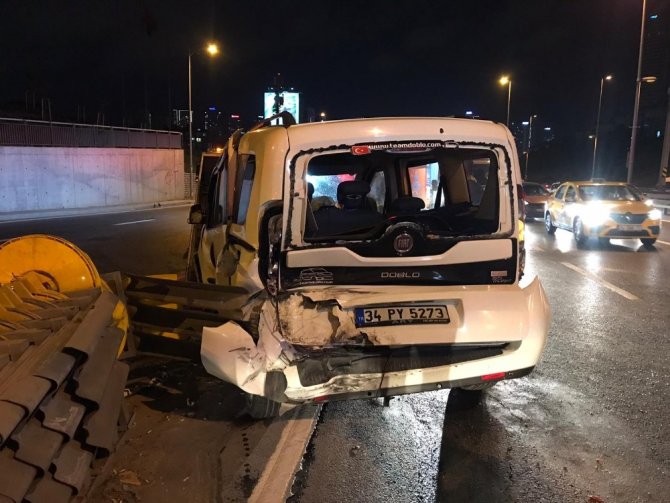 Üsküdar’da Otomobil hafif ticari araca arkadan çarptı: 3 yaralı
