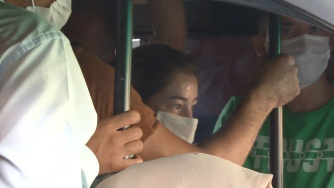 Esenyurt’ta balık istifi yolcu taşıyan minibüs sürücüsünden gazetecilere tepki