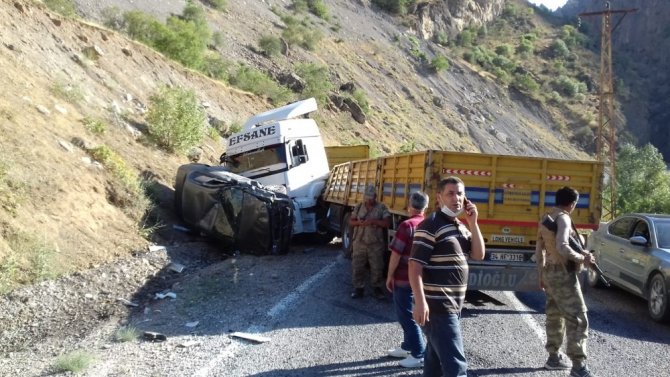 Hakkari’de trafik kazası: 2 yaralı