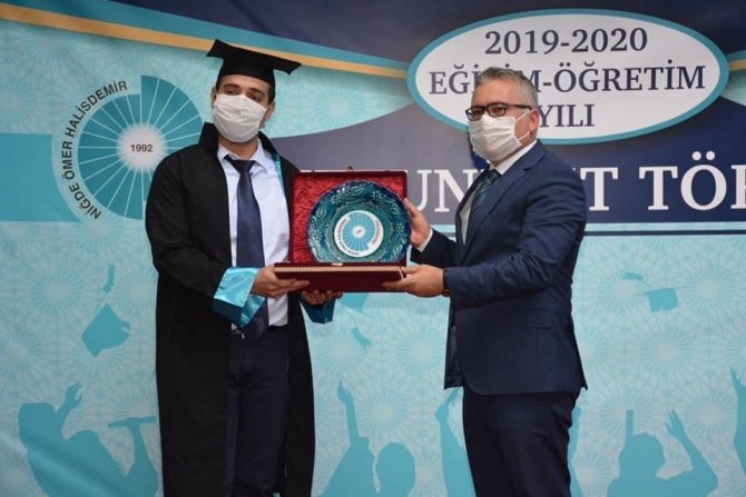 Niğde Ömer Halisdemir Üniversitesi’nden 3 bin 166 öğrenci mezun oldu