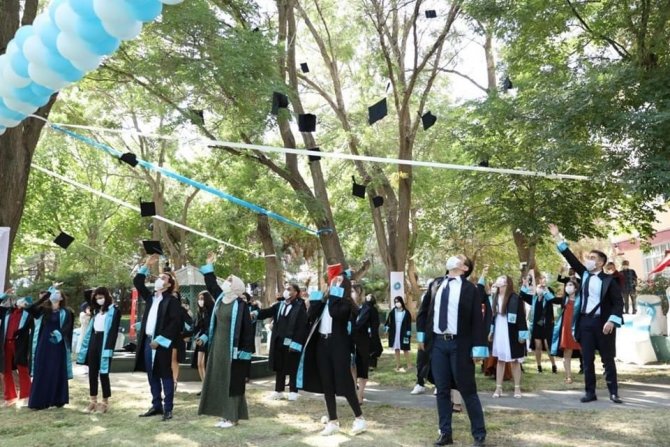 Niğde Ömer Halisdemir Üniversitesi’nden 3 bin 166 öğrenci mezun oldu