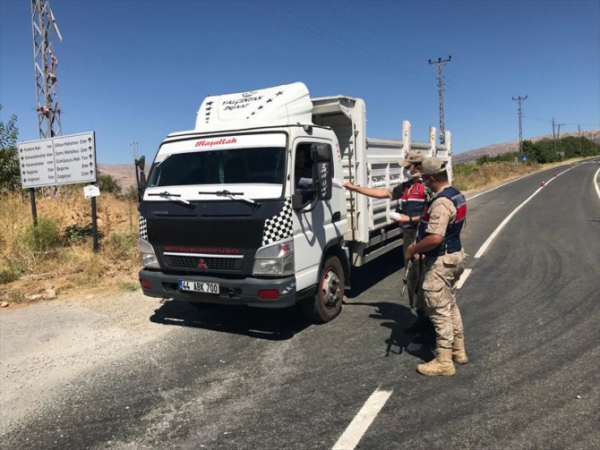 Malatya'da jandarma Kovid-19 denetimi yaptı