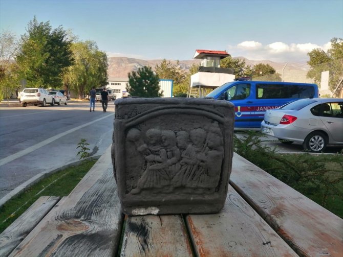 Erzincan'da tarihi lahit mezarı satmaya çalıştıkları iddiasıyla yakalanan 3 şüpheli tutuklandı
