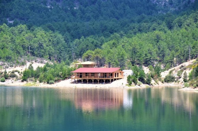 Bungalov evlerini inceledi