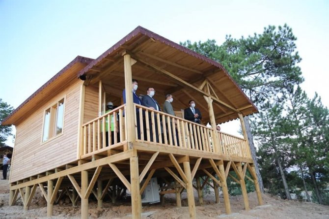 Bungalov evlerini inceledi