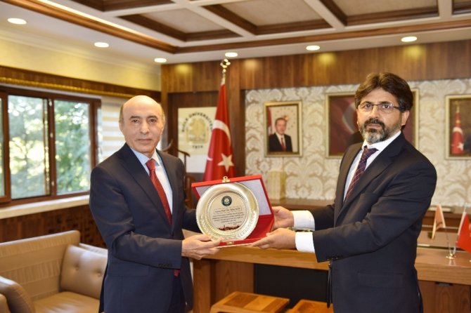 DÜ yeni Rektörü Prof. Dr. Mehmet Karakoç görevi devraldı