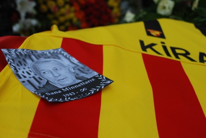 Göztepe’nin efsane oyuncusu ’Bombacı’ Halil Kiraz son yolculuğuna uğurlandı