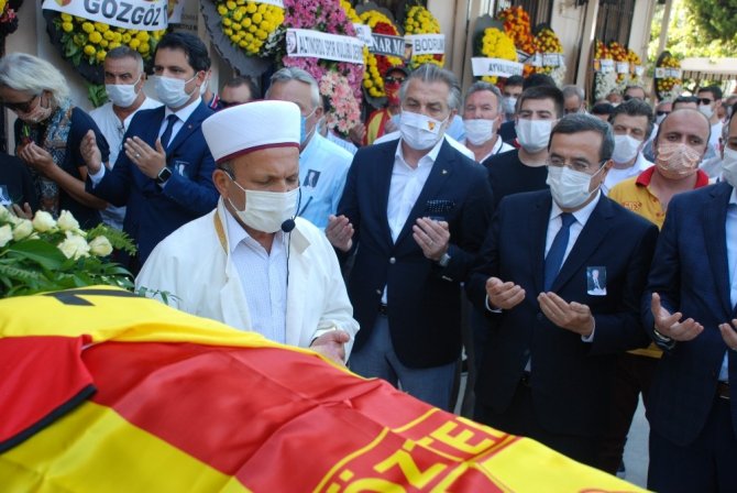 Göztepe’nin efsane oyuncusu ’Bombacı’ Halil Kiraz son yolculuğuna uğurlandı