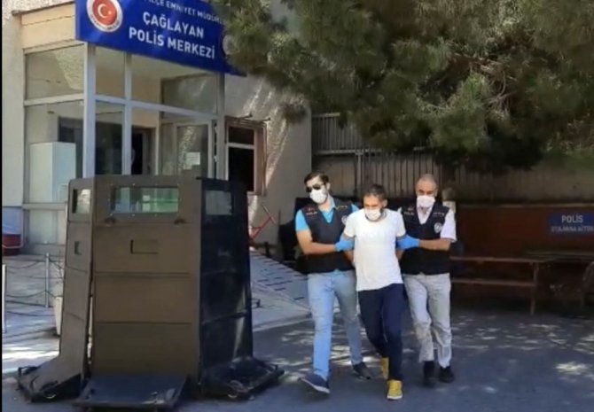 istanbul da hastanede doktorun 2 5 yasindaki cocugunun akciger cihazinin calindigi an kamerada
