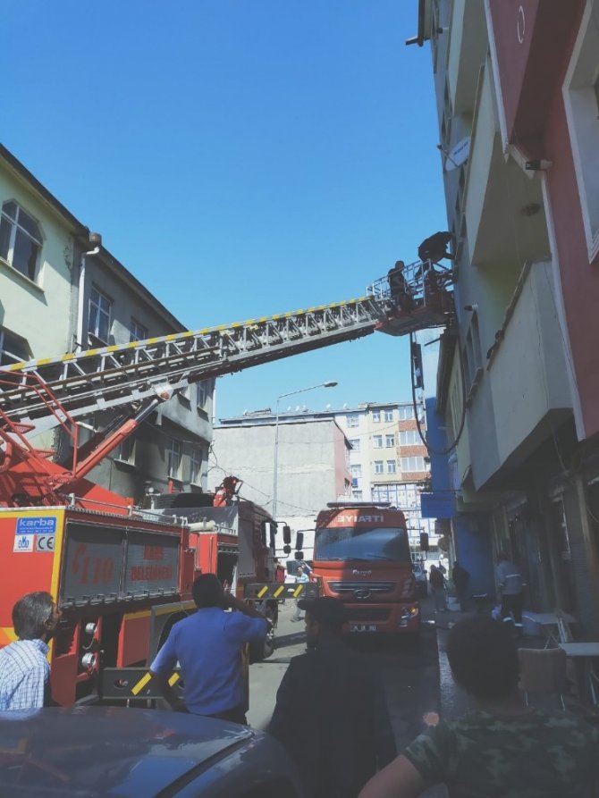 Kars’ta ateşle oynayan çocuklar yangın çıkardı