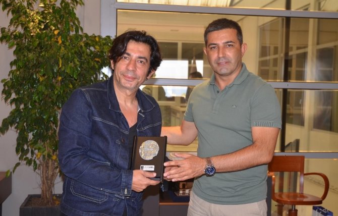 Ünlü televizyoncu Okan Bayülgen, Başkan Günel’i ziyaret etti