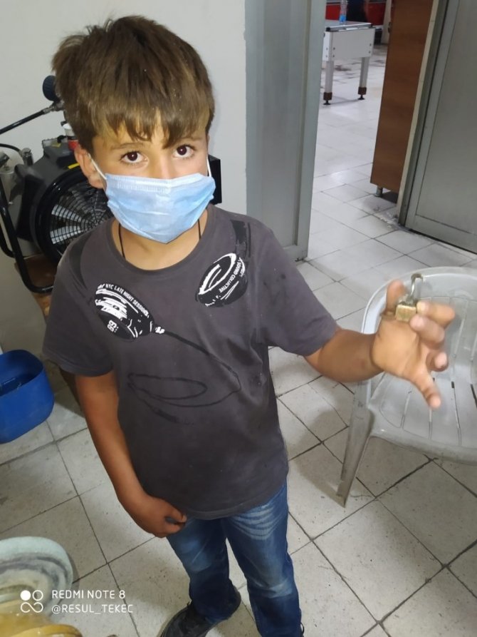 10 yaşındaki çocuğun parmağı pencere kilit aparatına sıkıştı