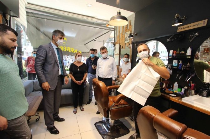 Bayraklı’da sosyal mesafe ve maske denetimi