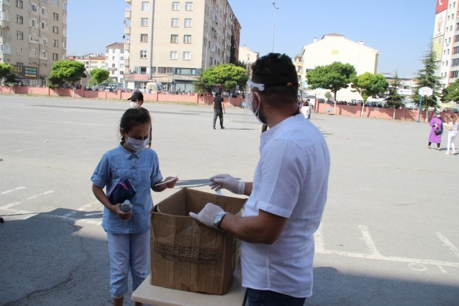 Kayseri’de koronavirüs tedbirleri kapsamında bursluluk sınavı yapıldı