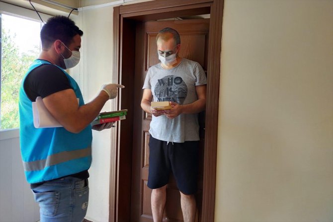 Tunceli Valiliği evlerinde izole olan vatandaşlara kitap hediye ediyor