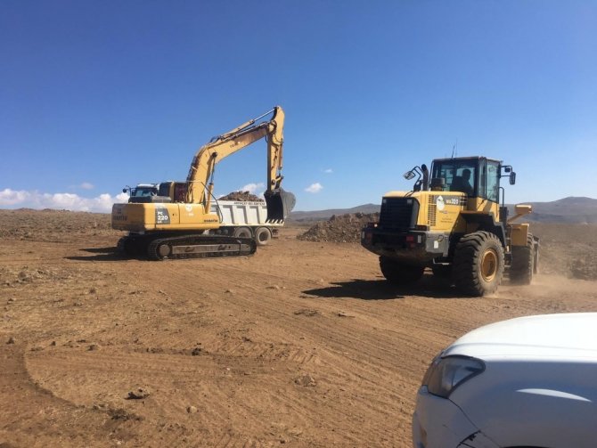 Kars’ta köylerde yol çalışmaları sürüyor