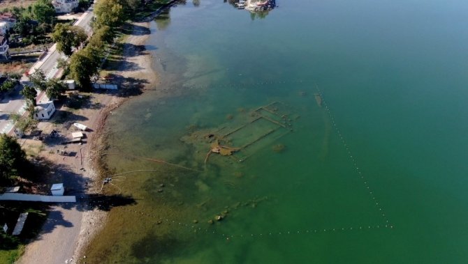 İznik Gölü çekilince 1500 yıllık bazilika ortaya çıktı