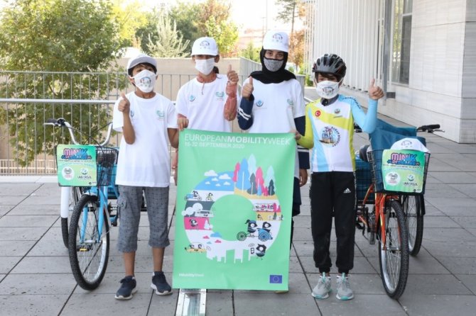Diyarbakırlı öğrencilerden bisikletli çevre temizliği etkinliği