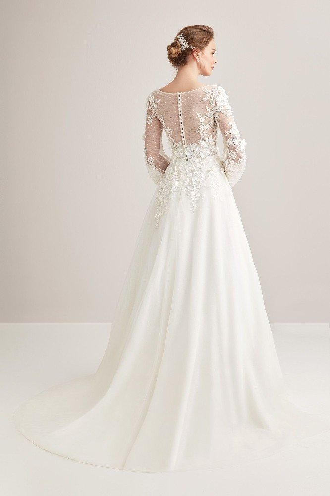 Nova Sposa kurucusu Demir: “Bohem ve vintage gelinliklerde balon kol revaçta"