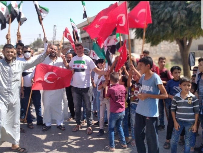 İdlib’te sivillerden rejim karşıtı protesto