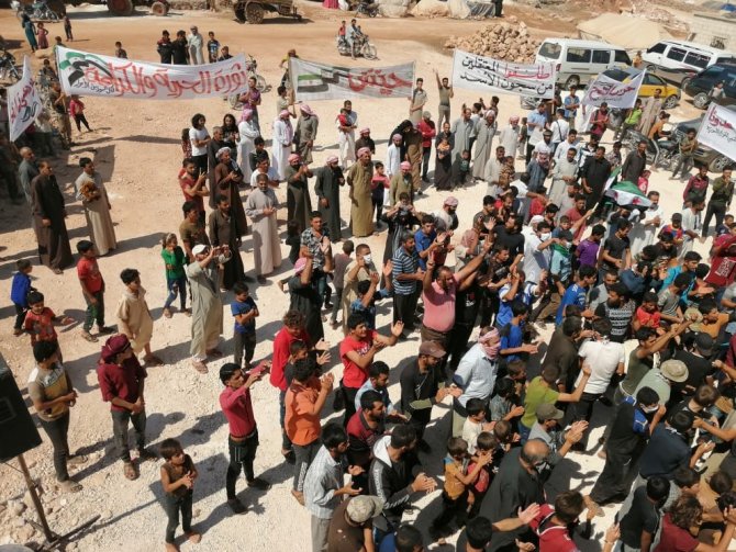 İdlib’te sivillerden rejim karşıtı protesto