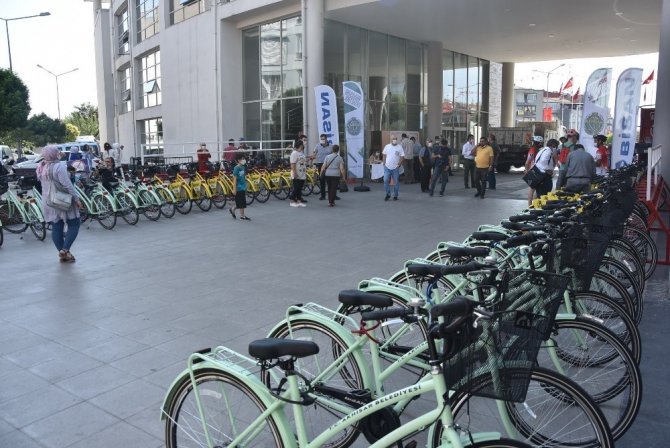 Akhisar’da ilk kez ücretsiz kiralık bisiklet dönemi