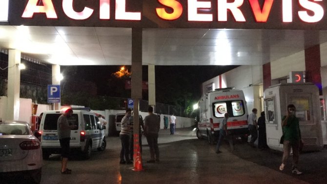 Evinden uzaklaştırılan adam, karısını başka erkekle bulunca dehşet saçtı