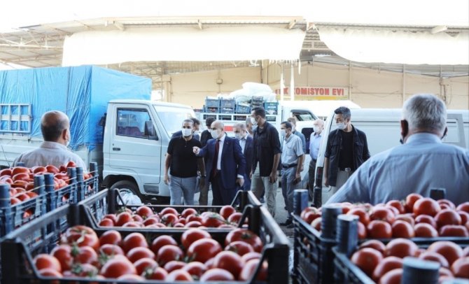 Vali Demirtaş, sebze ve meyve hali esnafıyla buluştu