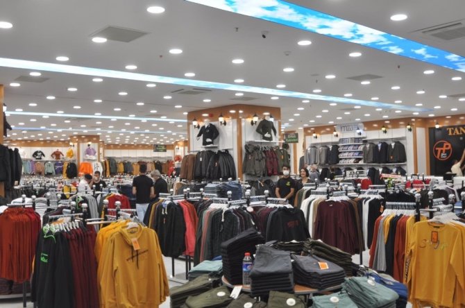 Mardinlileri giydiren Tansaş Plus, yeni şubesi ile vatandaşların hizmetinde