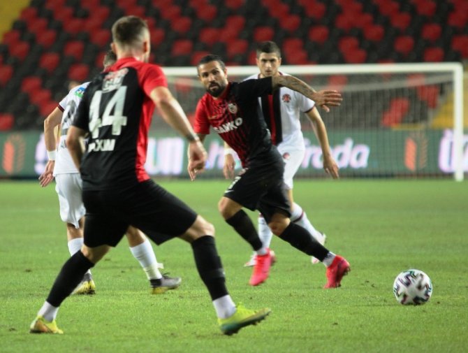Süper Lig: Gaziantep FK: 0 - Fatih Karagümrük: 1 (İlk yarı)