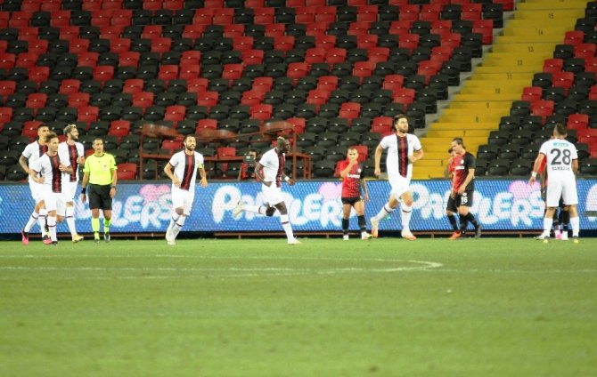 Süper Lig: Gaziantep FK: 0 - Fatih Karagümrük: 1 (İlk yarı)