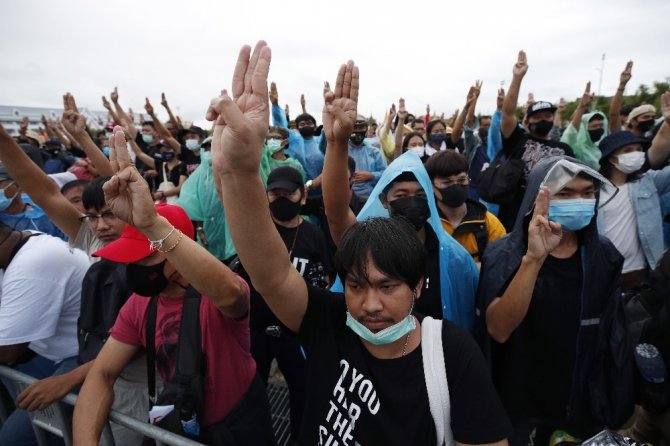 Tayland’da monarşi karşıtı protestolar bugün de devam etti