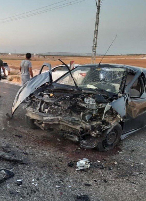 Gaziantep 2 araç kafa kafaya çarpıştı: 3 yaralı