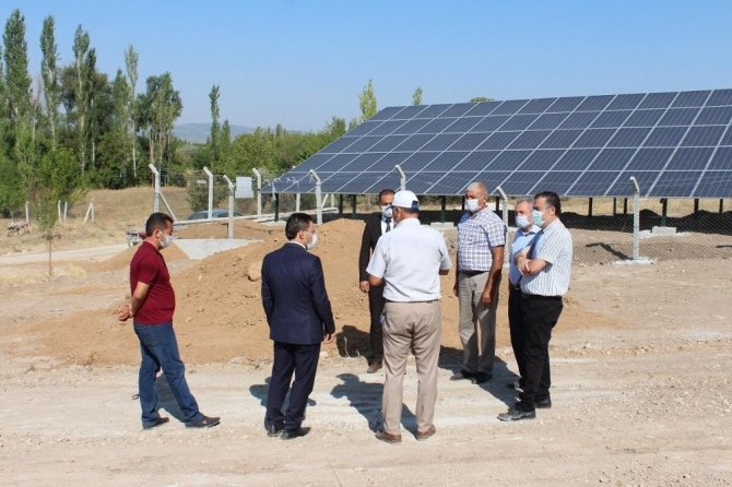 Köylüler içme suyu ihtiyaçlarını karşılamak için güneş enerji sistemi kurdu