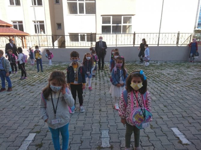 Ardahan’da okullar yüz yüze eğitime başladı