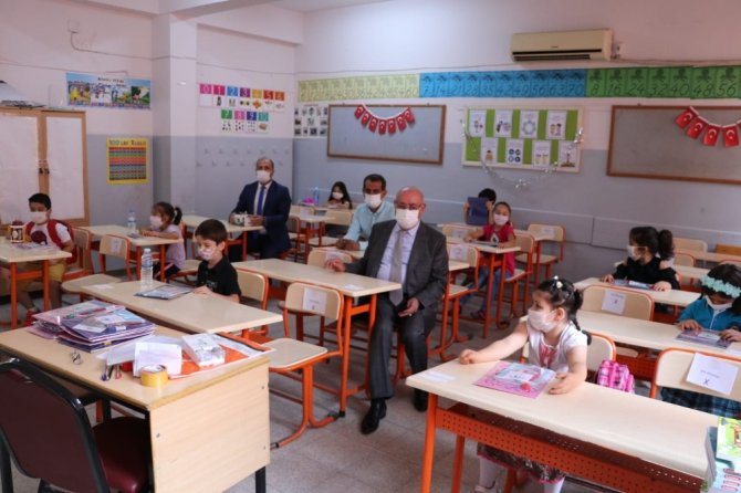 Başkan Merkelam öğrencilerin okul heyecanına ortak oldu