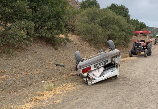 Otomobil köy yolunda devrildi: 1 ölü, 1 yaralı