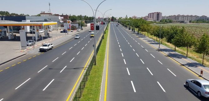 Diyarbakır’da yeni yollara trafik çizgileri çiziliyor