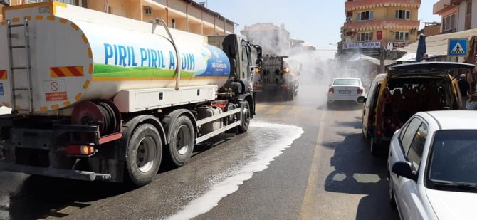 Büyükşehir ekipleri Karacasu sokaklarını dezenfekte etti